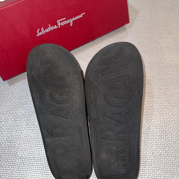 Salvatore Ferragamo BLACK Groove 2 Pools Slide Sandals Size 8M - Used Like New main image 4